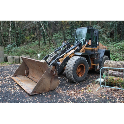 67 - Case 721 loading shovel
Circa 2000
Approx 2900 hours
total weight 15,300 kg
VAT ON HAMMER @ 20%
PLUS... 