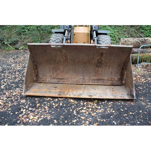 67 - Case 721 loading shovel
Circa 2000
Approx 2900 hours
total weight 15,300 kg
VAT ON HAMMER @ 20%
PLUS... 