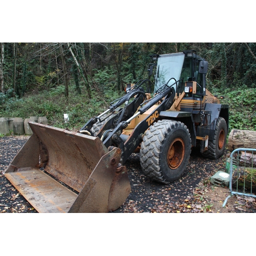 67 - Case 721 loading shovel
Circa 2000
Approx 2900 hours
total weight 15,300 kg
VAT ON HAMMER @ 20%
PLUS... 