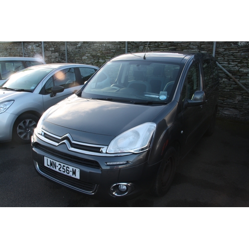 79 - LMN256M
Grey Citroen Multispace HDI VTR 1560cc
First Registered 28.02.2014
Approx 45,152 miles
Manua... 