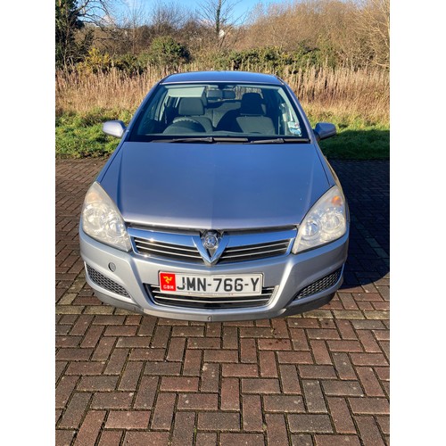 36 - JMN766Y
Silver Vauxhall Astra Active 1598cc
First Registered 24.09.2007
Approx 72,000 miles
Manual P... 