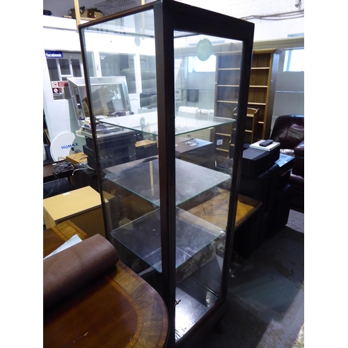 232 - Glass display unit with three glass shelves