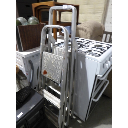 83 - Two aluminium step ladders