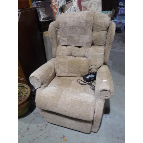 92 - Electric rise and recliner chair