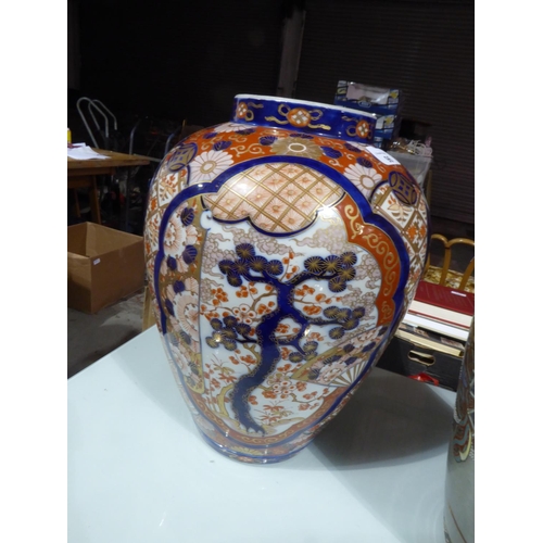 96 - Quality Imari type vase with character mark to base