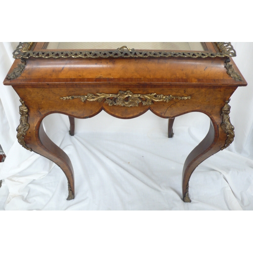 577 - A good quality 18th/19thC walnut and ormolu mounted collectors display table with galleried top, lif... 