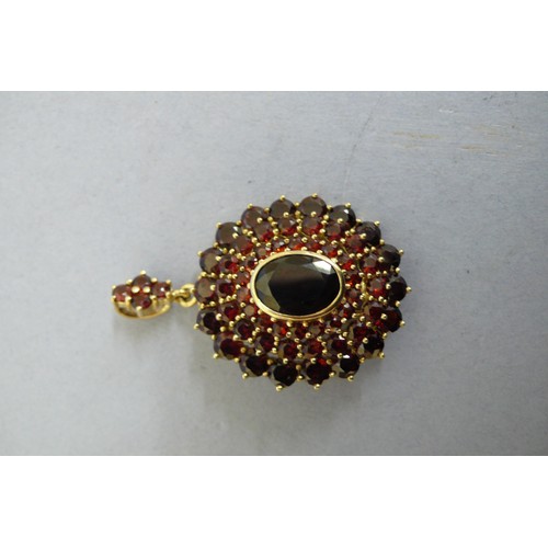 447 - 9ct gold multistone garnet pendant and ring. Size H/I