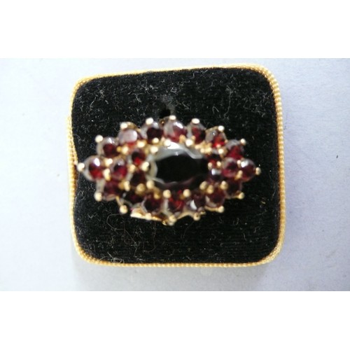 447 - 9ct gold multistone garnet pendant and ring. Size H/I