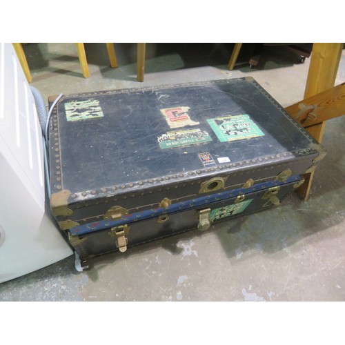 135 - Travel trunk