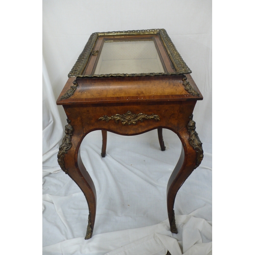 219 - A good quality 18th/19thC walnut and ormolu mounted collectors display table with galleried top, lif... 