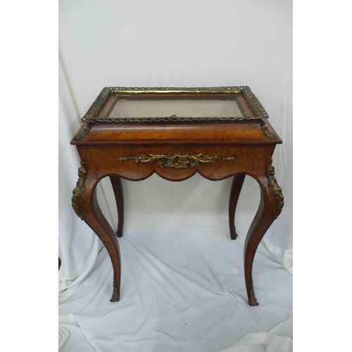 219 - A good quality 18th/19thC walnut and ormolu mounted collectors display table with galleried top, lif... 