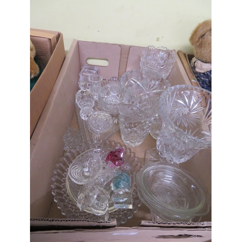 216 - Box of assorted glassware