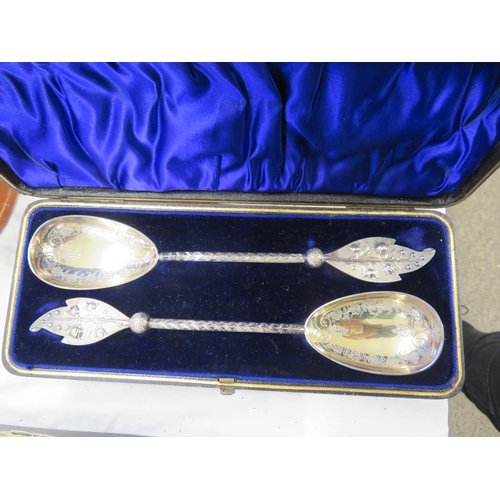 61 - Two cased sets of large spoons