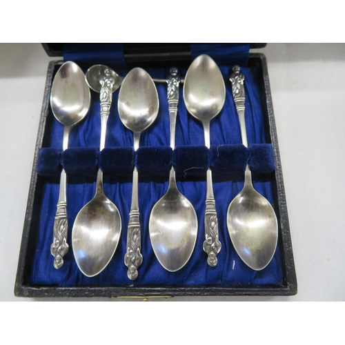 69 - Two cased sets of spoons, one silver