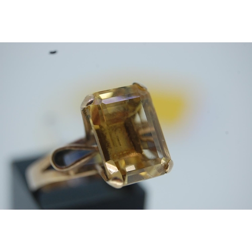 103 - 9ct Gold Ring with Citrine stone, size L