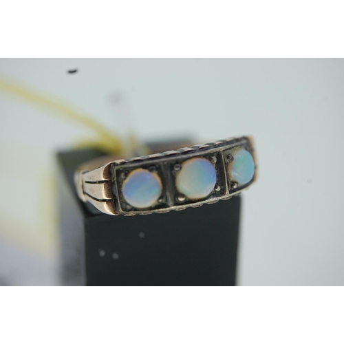 108 - 14ct Gold Ring with Opals, size M