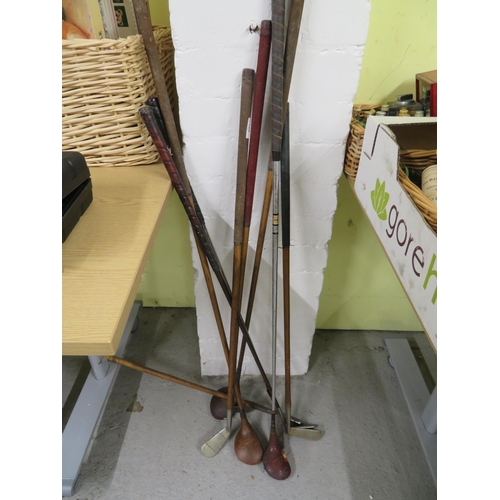 153 - Golf clubs including hickory shafted