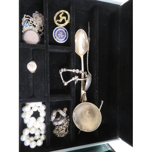 210 - Box of silver and other jewellery and nicknacks