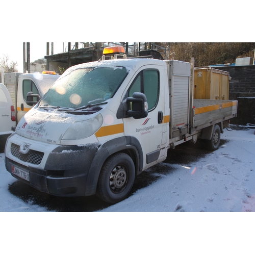 61 - JMN776X
Peugeot Boxer pickup 2999cc
First Registered 12.01.2010
Approx 44,364 miles
Manual Diesel
VA... 