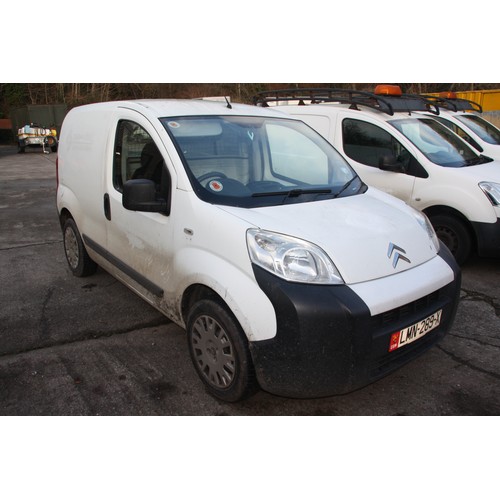 3 - LMN289X
White Citroen Nemo 660LX Van 1248cc
First Registered 05.03.2015
Approx 71,725 miles
Manual D... 