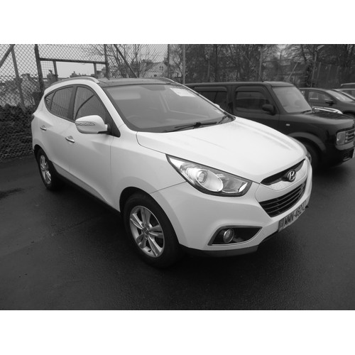 16 - MMN482L
White Hyundai iX35 1.7 CRDi 2WD
First Registered 18.04.2013
Approx 81,000 miles
Manual Diese... 