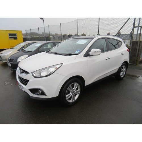 16 - MMN482L
White Hyundai iX35 1.7 CRDi 2WD
First Registered 18.04.2013
Approx 81,000 miles
Manual Diese... 