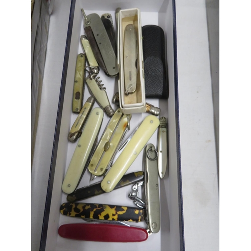 152 - Large collection of penknives