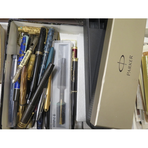 163 - Large collection of pens, modern and older