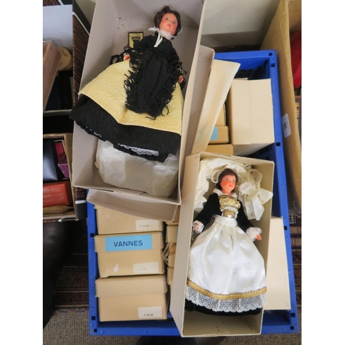 95 - Sixteen boxed dolls of various nationalities.