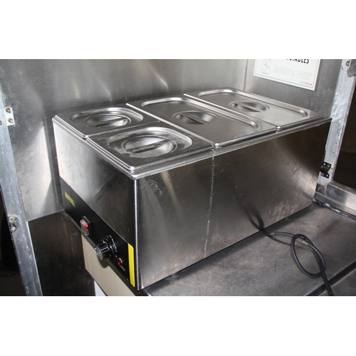 85 - Small Catering Trailer
Included in sale
Parry four burner griddle
Fridge & Freezer
Two bain marie
Bu... 