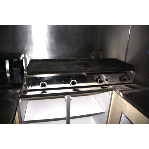 85 - Small Catering Trailer
Included in sale
Parry four burner griddle
Fridge & Freezer
Two bain marie
Bu... 