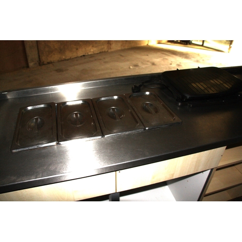 85 - Small Catering Trailer
Included in sale
Parry four burner griddle
Fridge & Freezer
Two bain marie
Bu... 