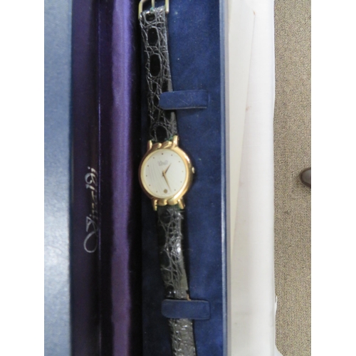 398 - Ladies Vivaldi Montres wristwatch, cased