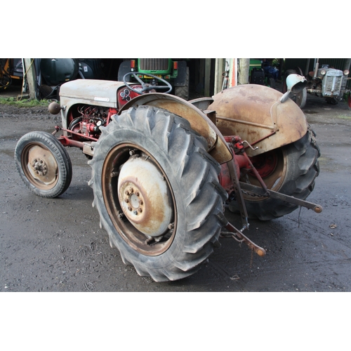 10 - Ferguson FF30 - early 1950's
4 cylinder diesel 
3 point linkage PTO
Starts and runs
VAT ON HAMMER @ ... 