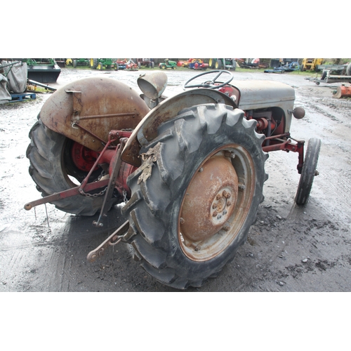 10 - Ferguson FF30 - early 1950's
4 cylinder diesel 
3 point linkage PTO
Starts and runs
VAT ON HAMMER @ ... 