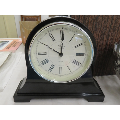 285 - A modern French mantel clock