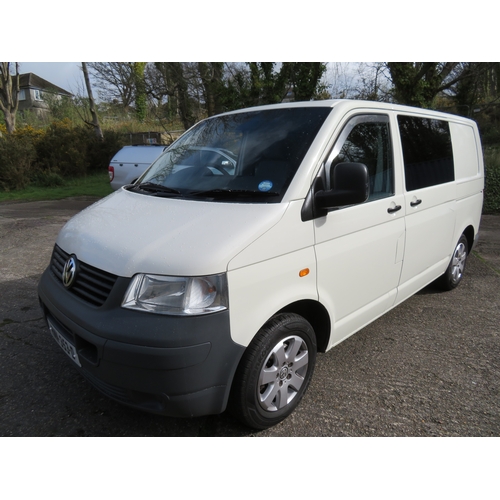 24 - RMN353D
White Volkswagen Transporter Day Van
First Registered 23.11.2005
Approx 216,000 miles
Manual... 