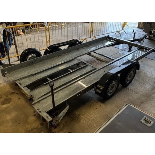 114 - Brian James clubman car trailer
Great condition 
LED lights with sequential indicators
Bed size 3.9m... 