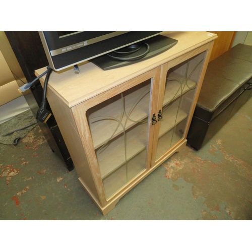 46 - Bookcase with two shelves and glass doors