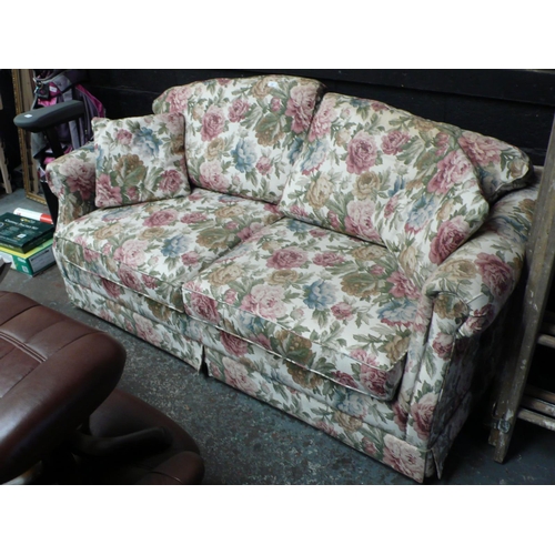 22 - Bed settee in floral pattern