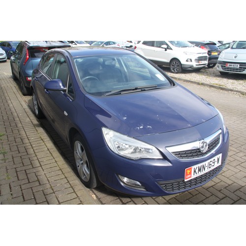 KMN169W Blue Vauxhall Astra XCLSV 1398cc First Registered 30.04.2012 ...