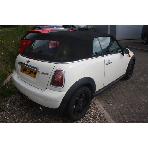 198 - MMN909B
White Mini Cooper Convertible 1598cc
First Registered 30.03.2010
Approx 36,163 miles
Auto Pe... 