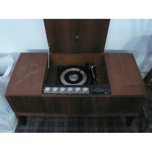 18 - HMV radiogram