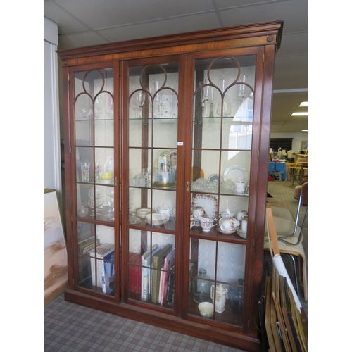 140 - Illuminated mahogany tall glass display cabinet with astragal glass doors and three shelves (matches... 