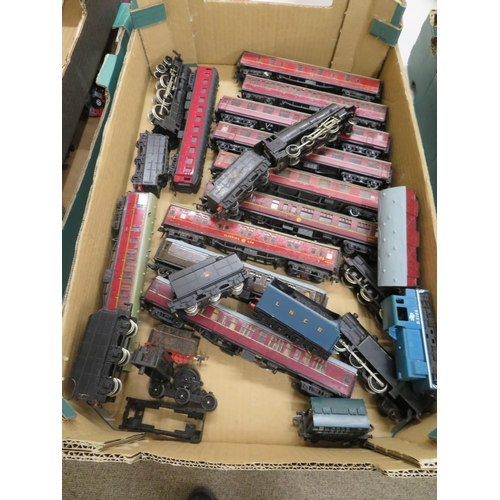 474 - A box of 00 gauge English coaches, four locomotives and tenders etc.