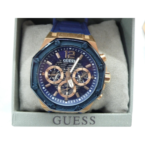 255 - GUESS gent's wrist watch (boxed)