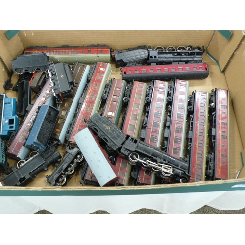 474 - A box of 00 gauge English coaches, four locomotives and tenders etc.