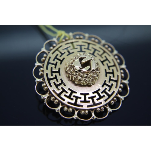 182 - 18ct Gold brooch with greek key decoration, 9.8grams,