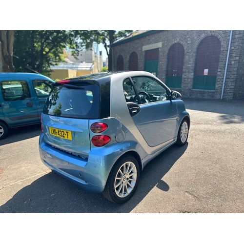 9 - LMN432T
Smart Fortwo Passion CDI 
First Registered 28.09.2011
Approx 46,270 miles
Auto Diesel
, turb... 