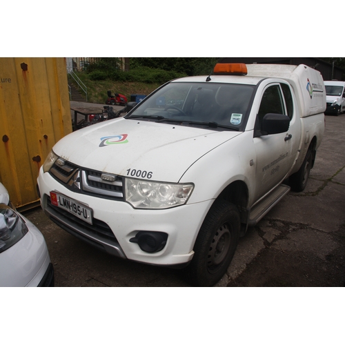 18 - LMN195U
White Mitsubishi L200 DI-D 4LIFE 2477cc
First Registered 21.10.2014
Approx 83,000 miles
Manu... 